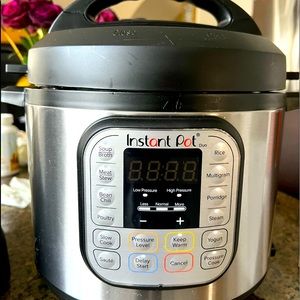 Insta Pot Pressure Cooker 6 1/2 Qt